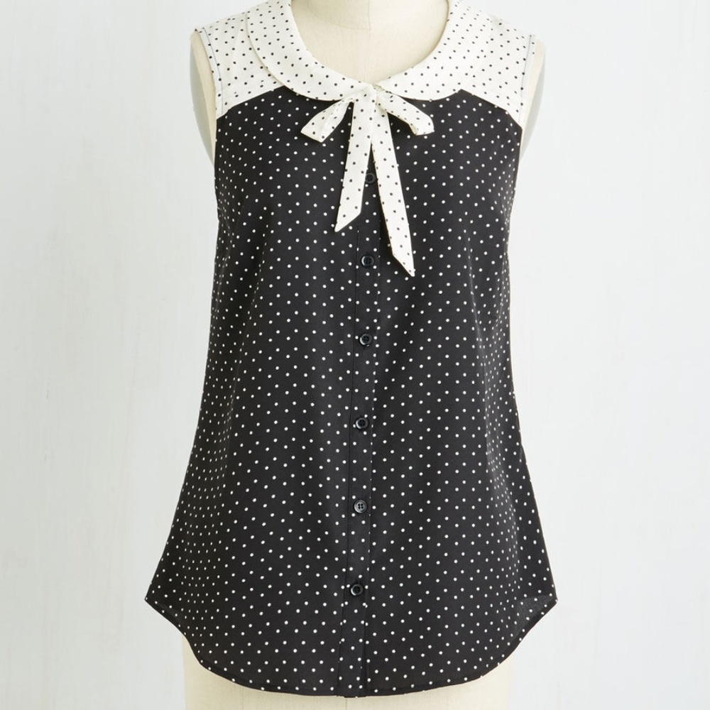 Fashionably Elate Top in Black in L